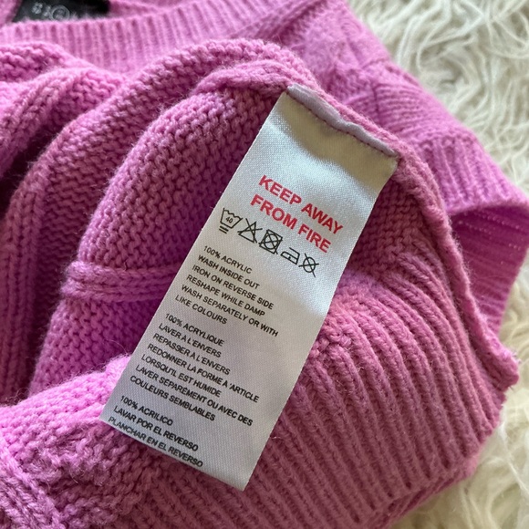 UO IETS FRANS Cable Knit Cropped‎ Sweater Vest In Pink - Picture 5 of 6